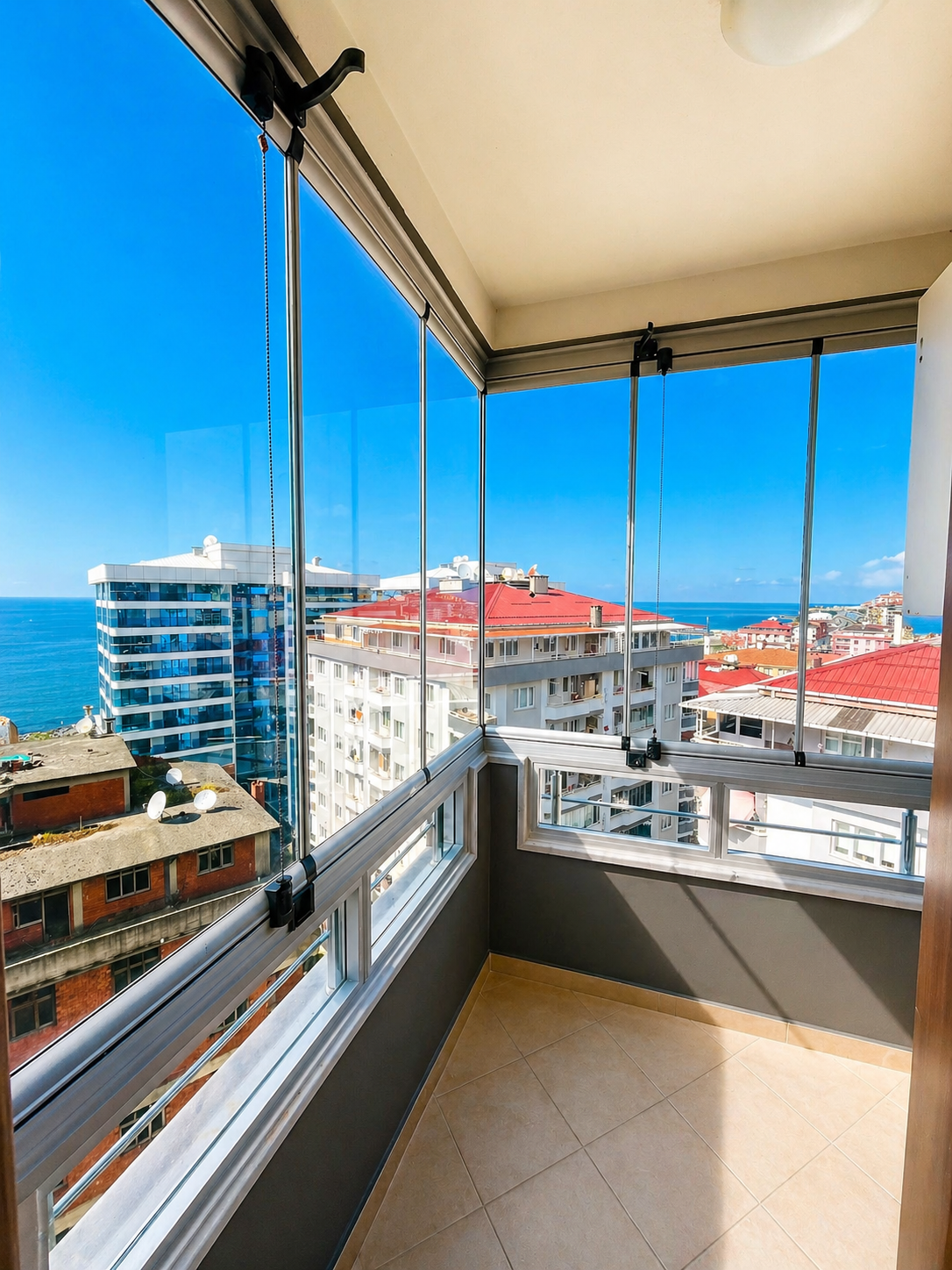 Deniz Manzaralı Katlanır Cam Balkon Sistemi
