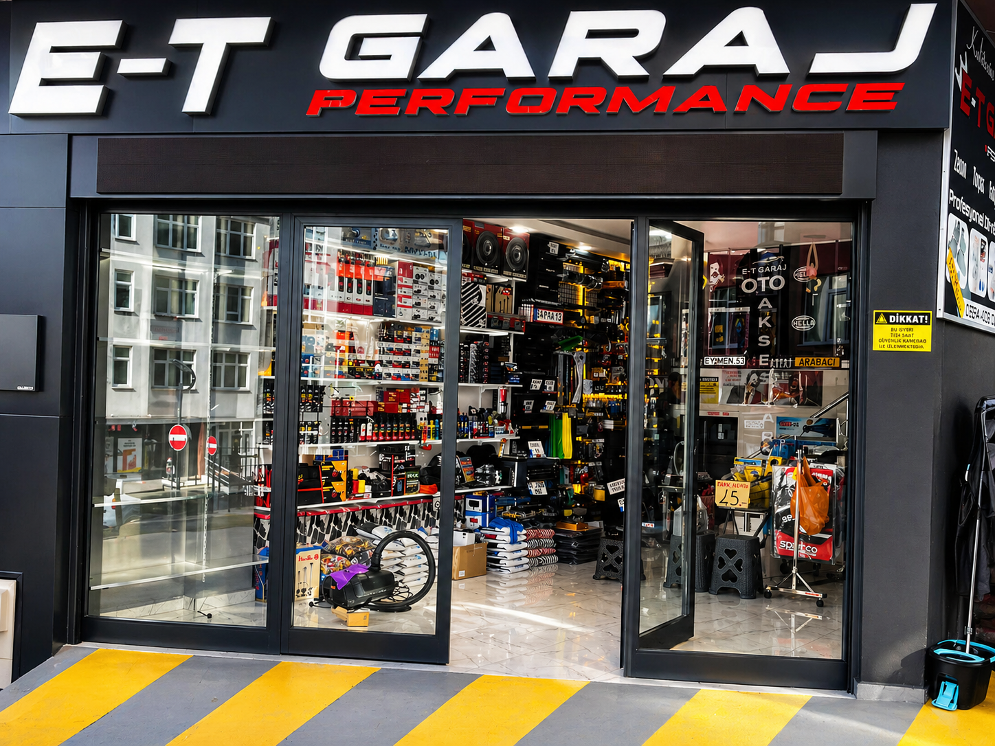 Otomatik Cam Kayar Kapı Mağaza Girişi